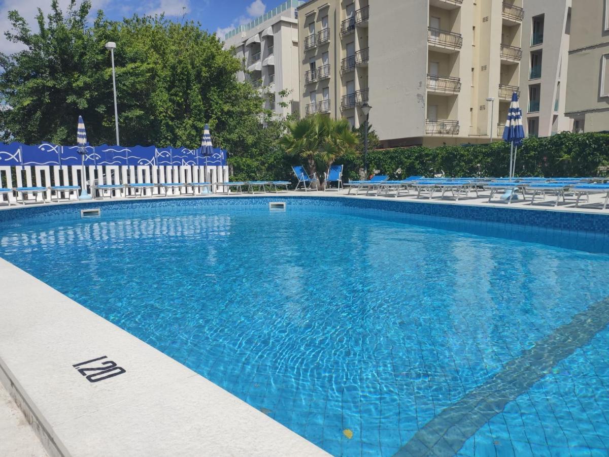 Hotel Senior Cattolica Luaran gambar