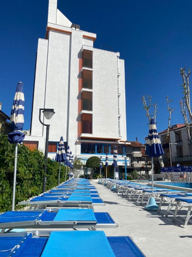 Hotel Senior Cattolica Luaran gambar