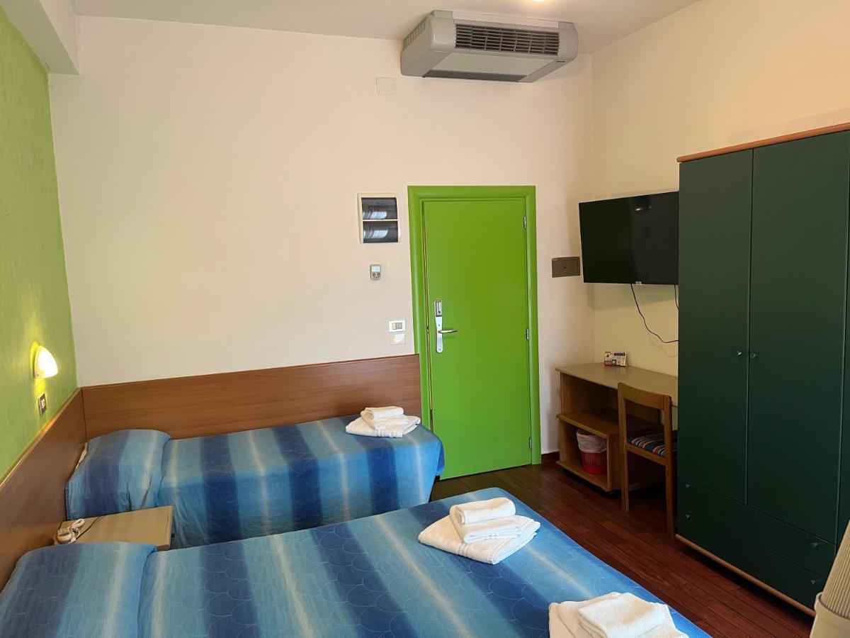 Hotel Senior Cattolica Luaran gambar